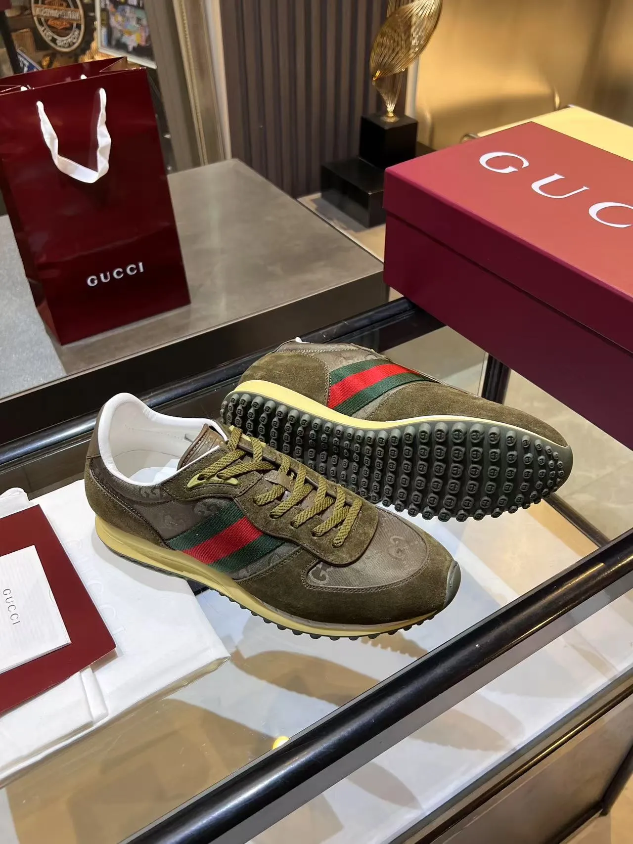 Men's Men's Shoes 💰620💰 Gucci Gucci Top Version Latest Catwalk Style Re-Motion Series Thick-soled Casual Sneakers Original Purchased, Developed and Made. This sneaker has a detachable and adjustable ankle strap, adding a dynamic item to the 2025 spring and summer series. The light and flexible outsole has been specially treated and is filled with a strong retro style. Exquisite packaging at the delivery counter 🛍📦 ▪️Fabrics: Original custom imported first-layer cowhide ▪️Inner lining: Original custom-made breathable mesh ▪️Sole: Original molded TPU material ▪️Sole thickness: 3.5CM ▪️Size: 39-44 (customized at 38.45.46)
